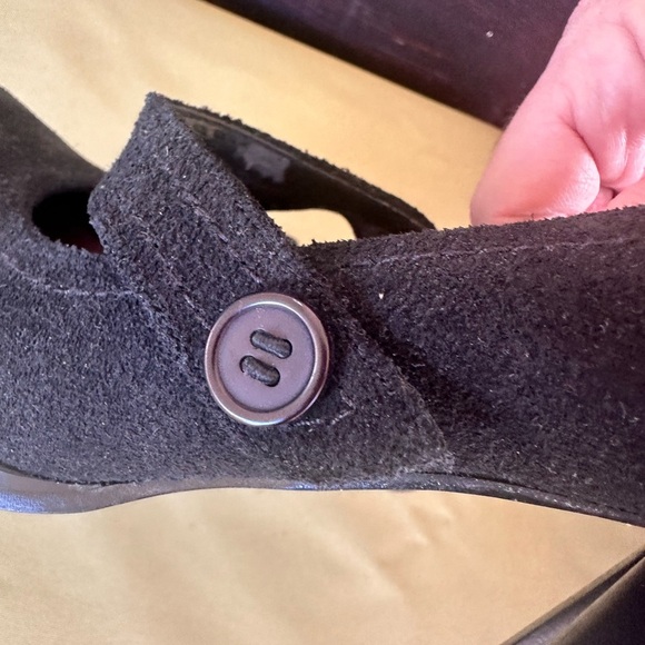 Colin Stuart Black Heels with Chunky Heel and Rounded Toe - Picture 6 of 9